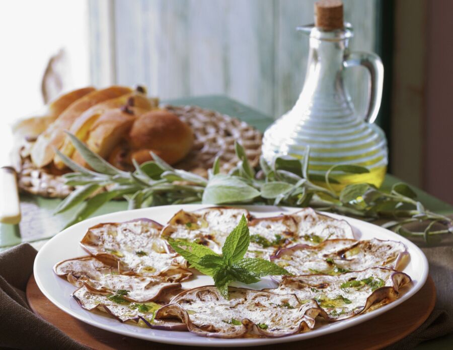 Préparation aubergines blanches