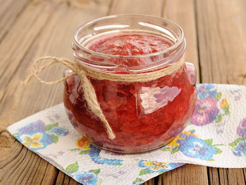 Préparation confiture fraises ancienne