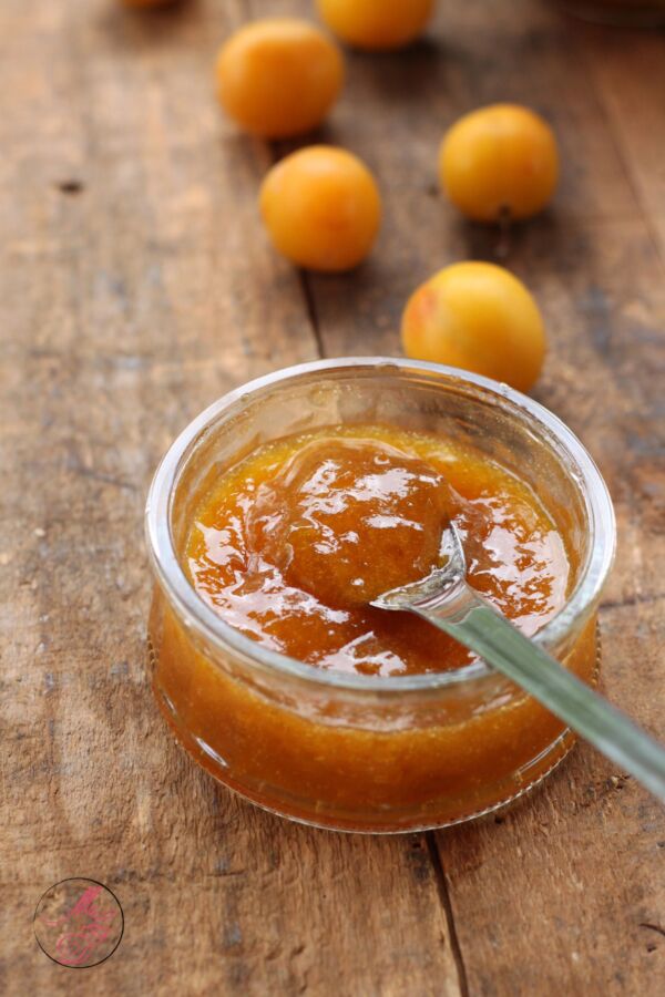 Pot de confiture au mirabelle